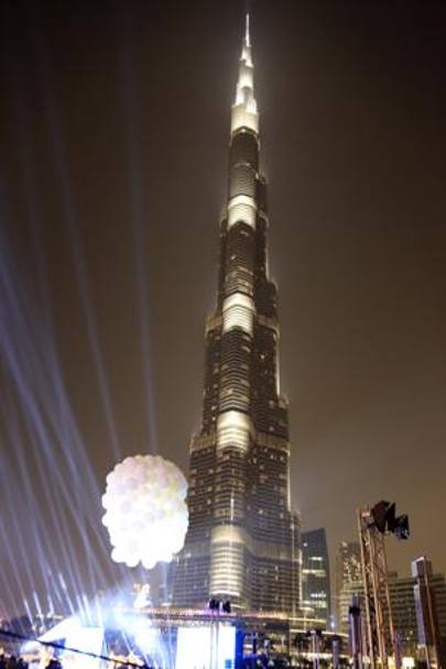 Il Burj Khalifa, il grattacielo pi alto del mondo (830 metri), a festa. Bettini